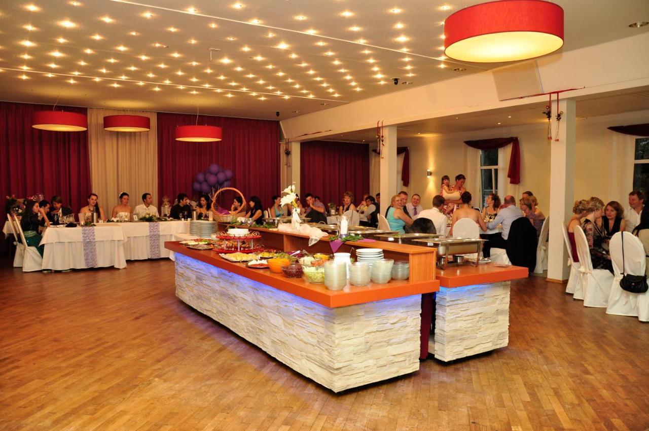 Hotel & Restaurant Zum Deutschen Hause Kirchhatten Екстер'єр фото